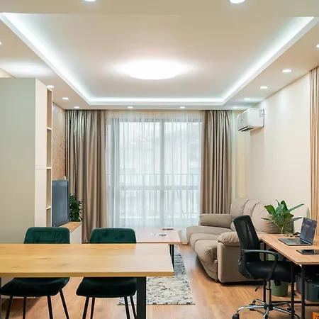 One-bedroom With Free Parking, Free Gym Pass And Office Setup *