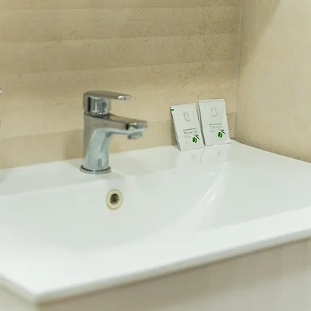 One-bedroom With Free Street Parking, Free Gym Pass And Office Setup Διαμέρισμα Φιλιππούπολη