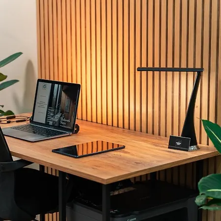 Apartment One-bedroom With Free Parking, Free Gym Pass And Office Setup