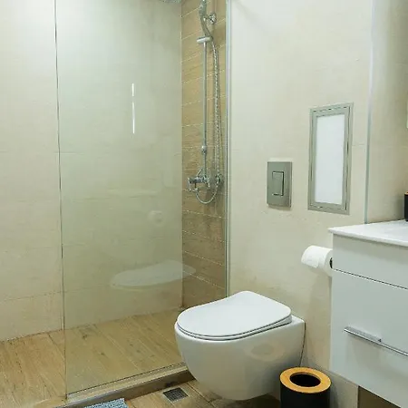 Apartment One-Bedroom Apartment With Free Parking, Free Gym Pass And Office Setup