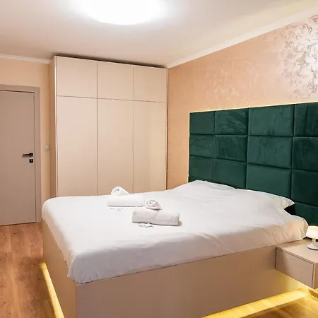 One-Bedroom Apartment With Free Parking, Free Gym Pass And Office Setup Apartment