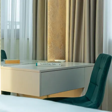 One-Bedroom Apartment With Free Parking, Free Gym Pass And Office Setup