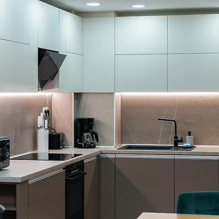 One-bedroom With Free Street Parking, Free Gym Pass And Office Setup * بلوفديف