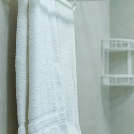 شقة One-bedroom With Free Street Parking, Free Gym Pass And Office Setup