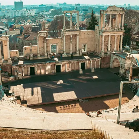 One-bedroom With Free Street Parking, Free Gym Pass And Office Setup *