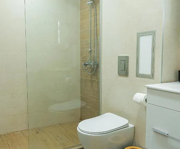 Διαμέρισμα One-bedroom With Free Street Parking, Free Gym Pass And Office Setup