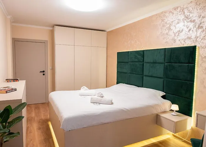 One-bedroom With Free Street Parking, Free Gym Pass And Office Setup Διαμέρισμα