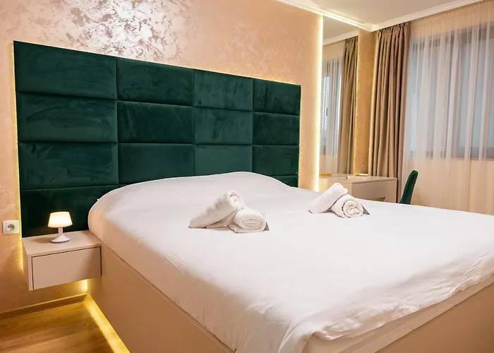 One-bedroom With Free Street Parking, Free Gym Pass And Office Setup *