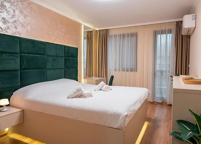 One-bedroom With Free Street Parking, Free Gym Pass And Office Setup